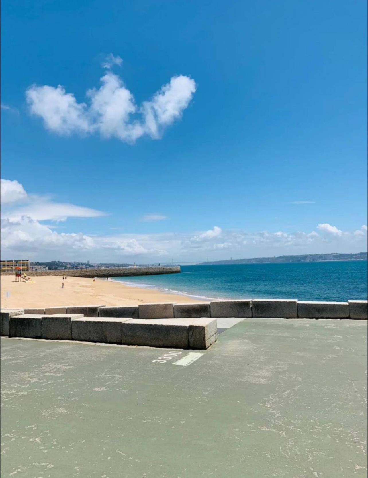 Sea View Apartment & 4 Minutes Walk To The Beach Paco de Arcos Exterior photo