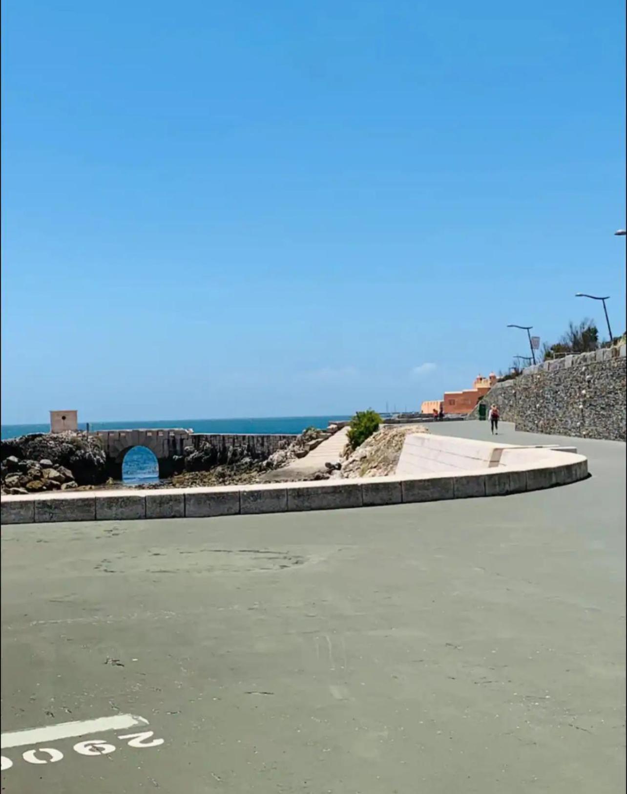 Sea View Apartment & 4 Minutes Walk To The Beach Paco de Arcos Exterior photo