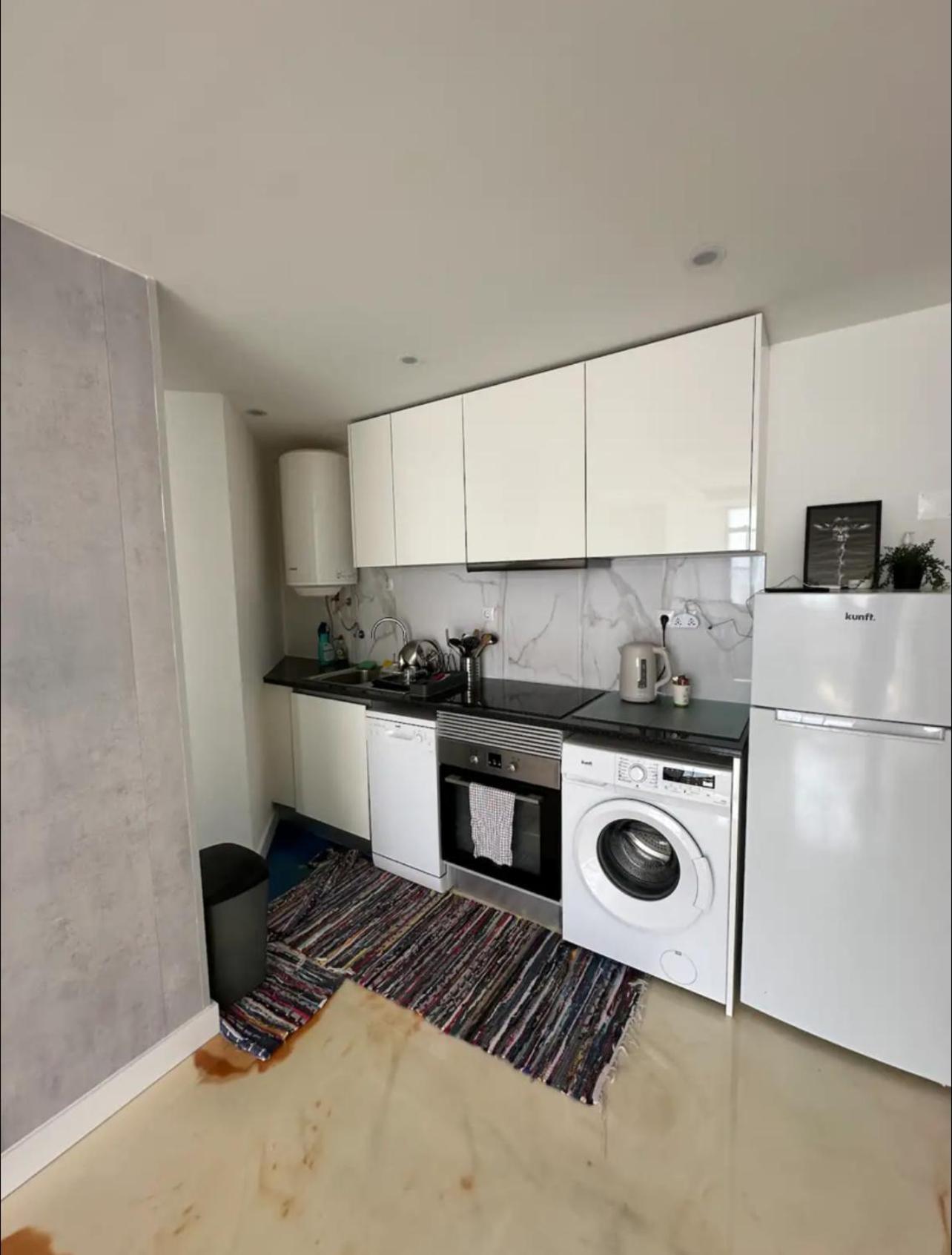 Sea View Apartment & 4 Minutes Walk To The Beach Paco de Arcos Exterior photo